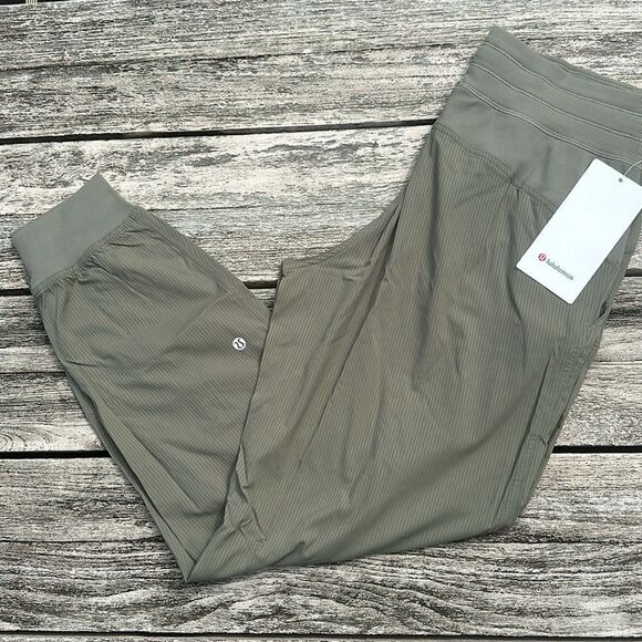 Lululemon Dance Studio Mid-Rise Jogger Full Length Army Green size 4 NWT - Picture 2 of 5